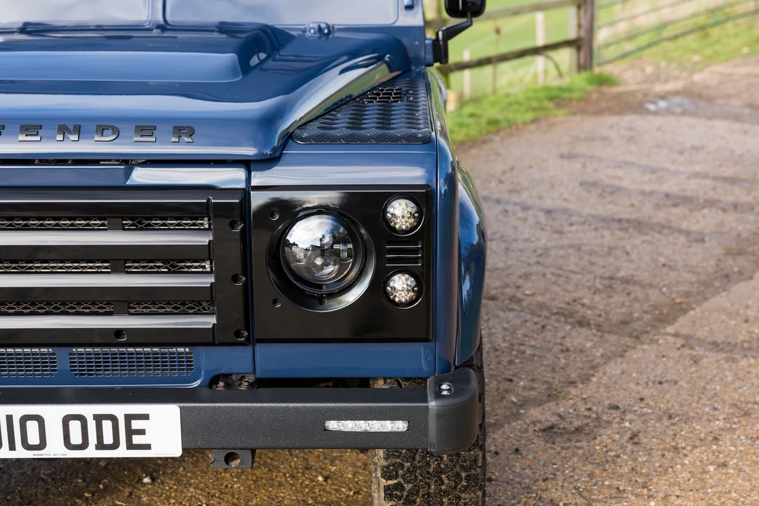 2010 Land Rover Defender 90 - Image 9 of 31