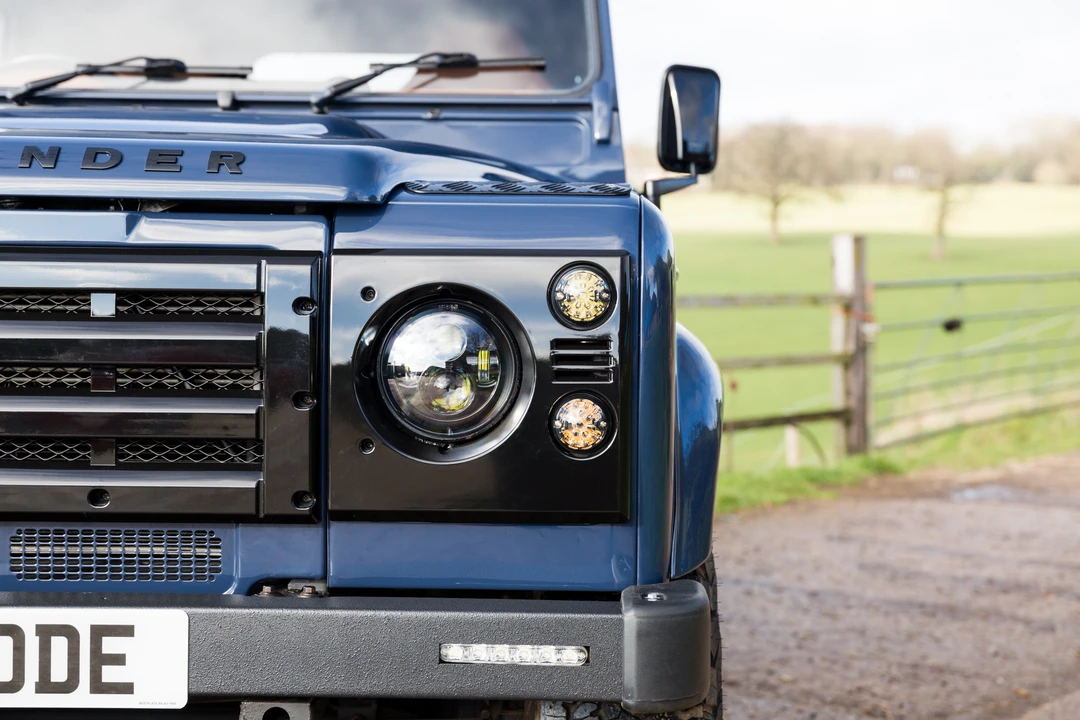 2010 Land Rover Defender 90 - Image 10 of 31