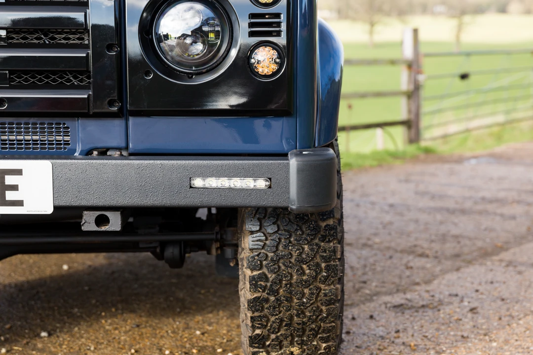 2010 Land Rover Defender 90 - Image 11 of 31