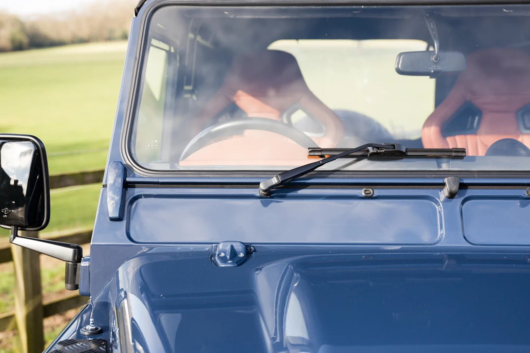 2010 Land Rover Defender 90 - Image 14 of 31