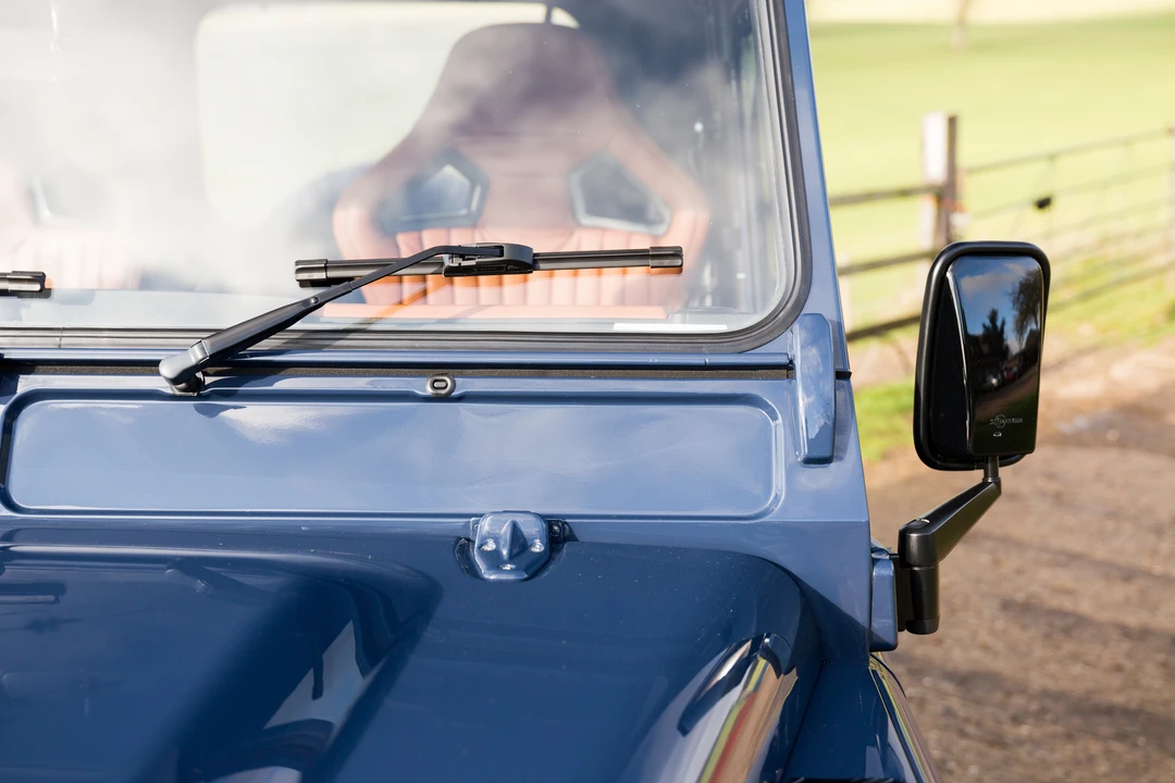 2010 Land Rover Defender 90 - Image 15 of 31