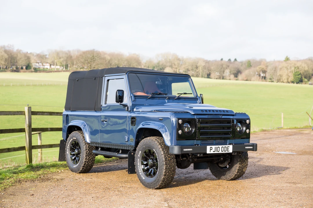 2010 Land Rover Defender 90 - Image 16 of 31
