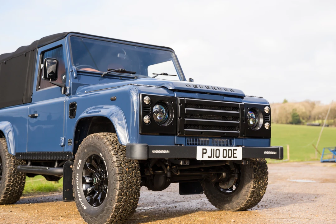 2010 Land Rover Defender 90 - Image 18 of 31
