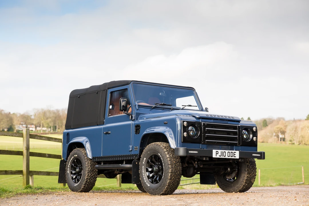 2010 Land Rover Defender 90 - Image 19 of 31