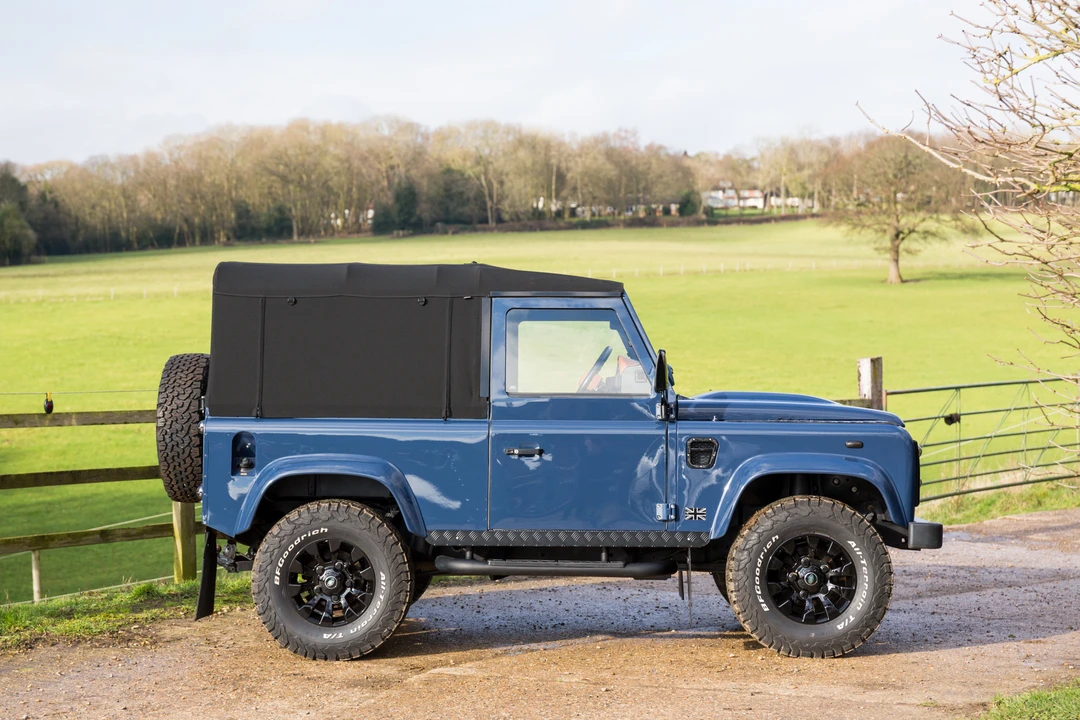 2010 Land Rover Defender 90 - Image 20 of 31