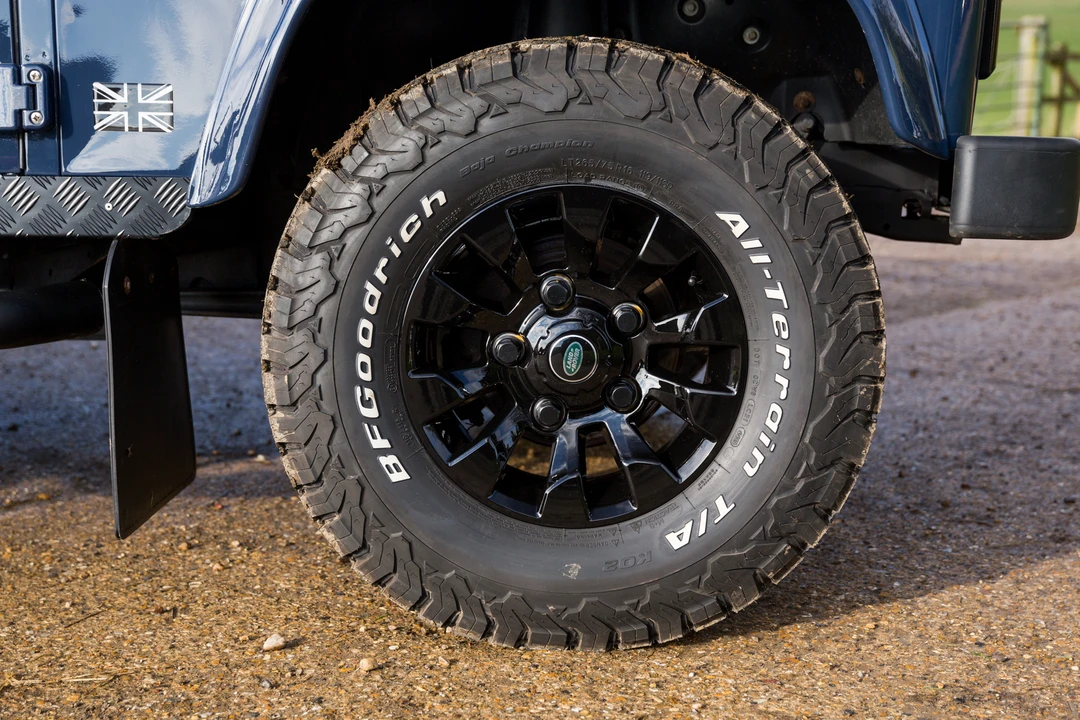 2010 Land Rover Defender 90 - Image 22 of 31