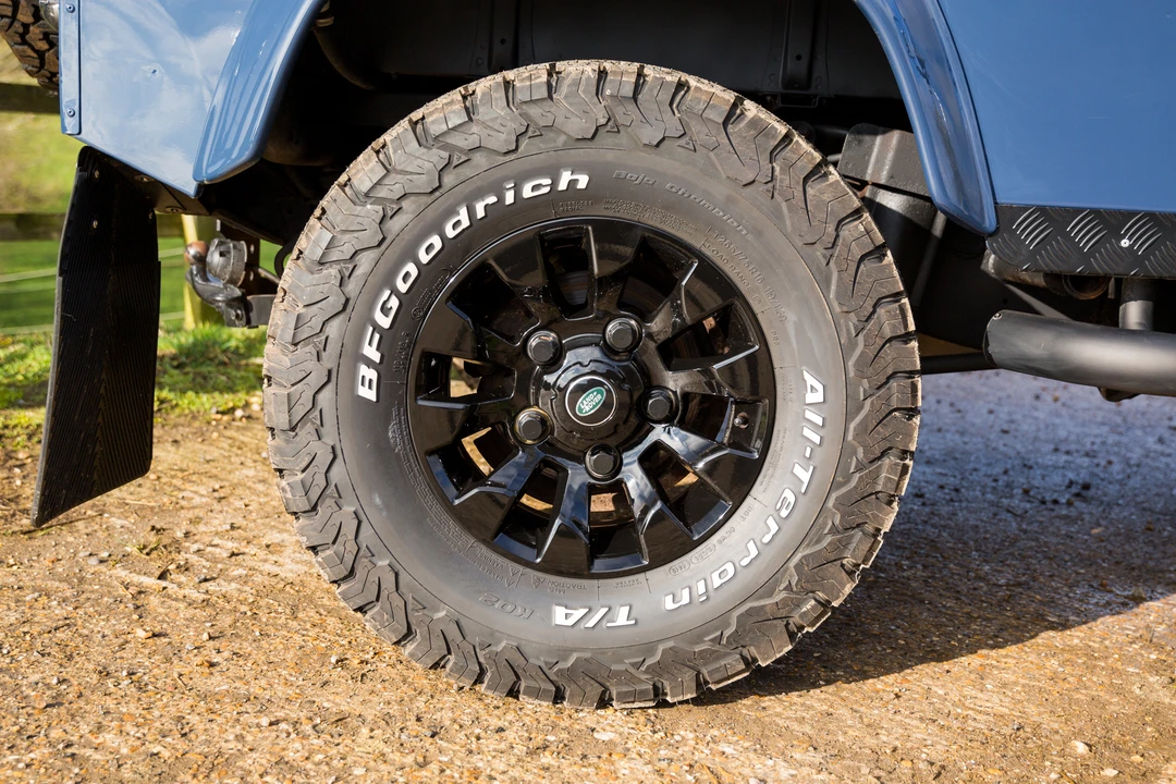 2010 Land Rover Defender 90 - Image 27 of 31