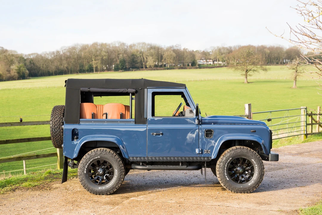 2010 Land Rover Defender 90 - Image 29 of 31