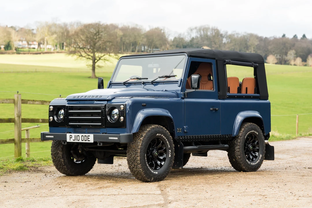 2010 Land Rover Defender 90 - Image 2 of 31