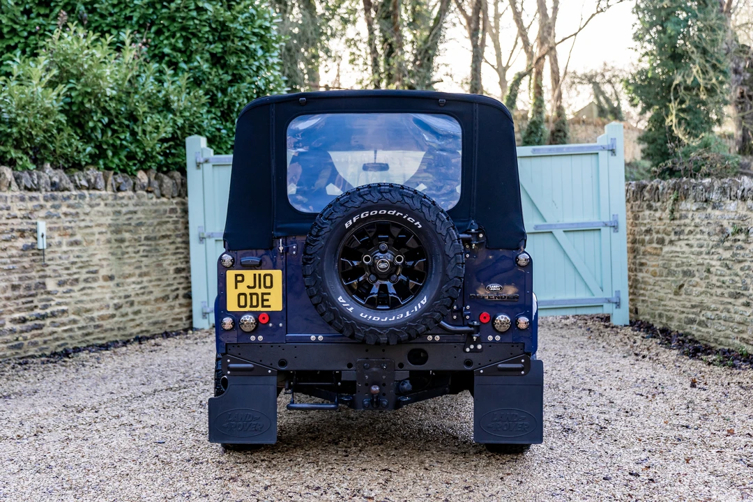 2010 Land Rover Defender 90 - Image 14 of 31