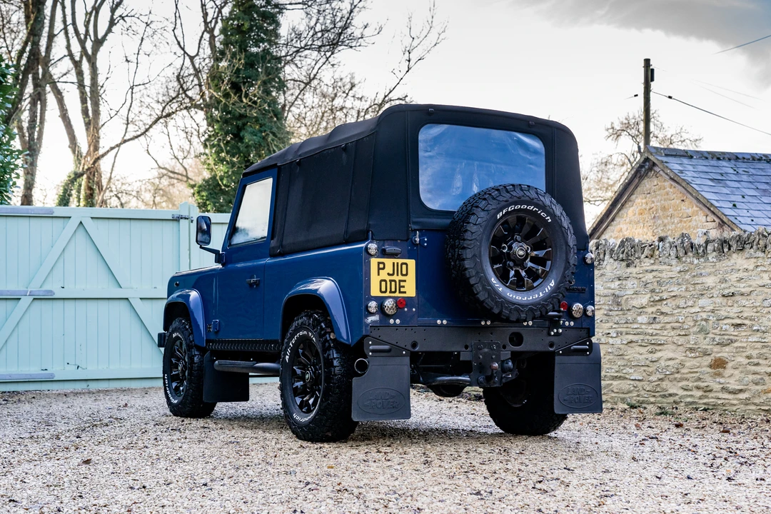 2010 Land Rover Defender 90 - Image 15 of 31