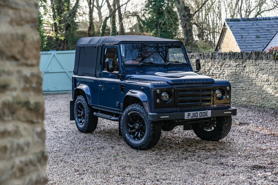 2010 Land Rover Defender 90 - Image 4 of 31