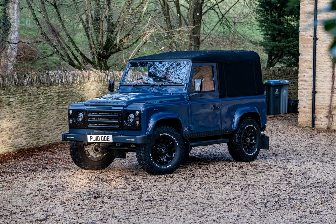 2010 Land Rover Defender 90 - Image 10 of 31
