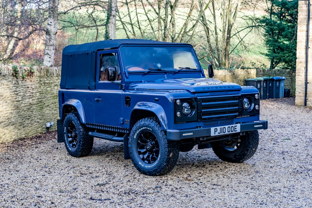 2010 Land Rover Defender 90 - Image 12 of 31