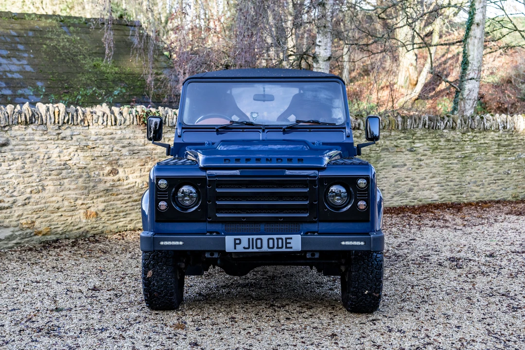 2010 Land Rover Defender 90 - Image 11 of 31