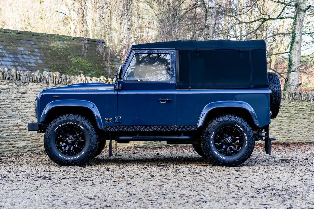2010 Land Rover Defender 90 - Image 16 of 31
