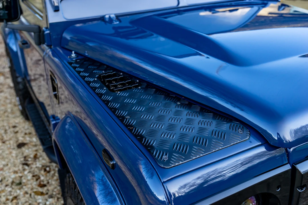 2010 Land Rover Defender 90 - Image 19 of 31