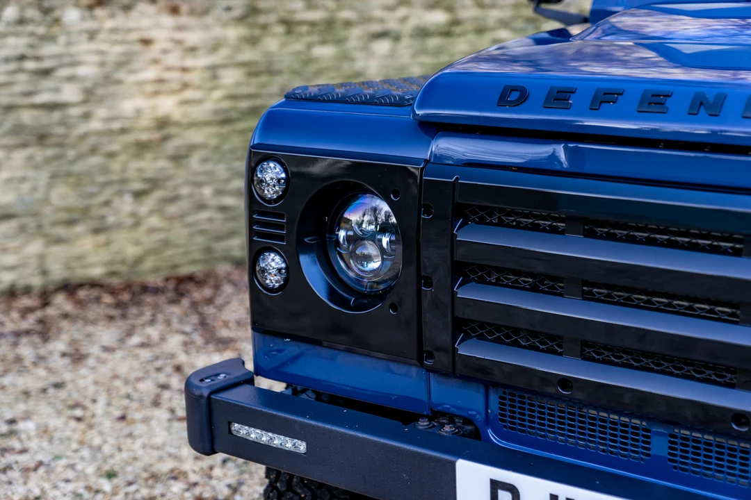 2010 Land Rover Defender 90 - Image 25 of 31