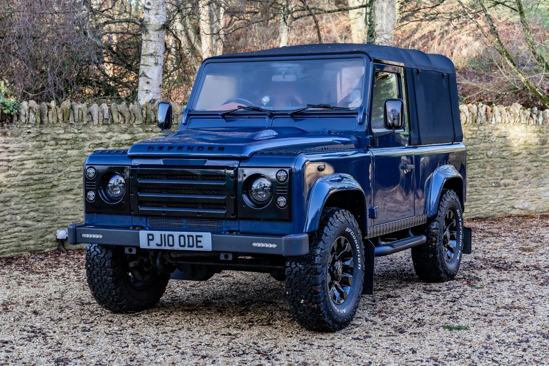 2010 Land Rover Defender 90 - Image 2 of 31
