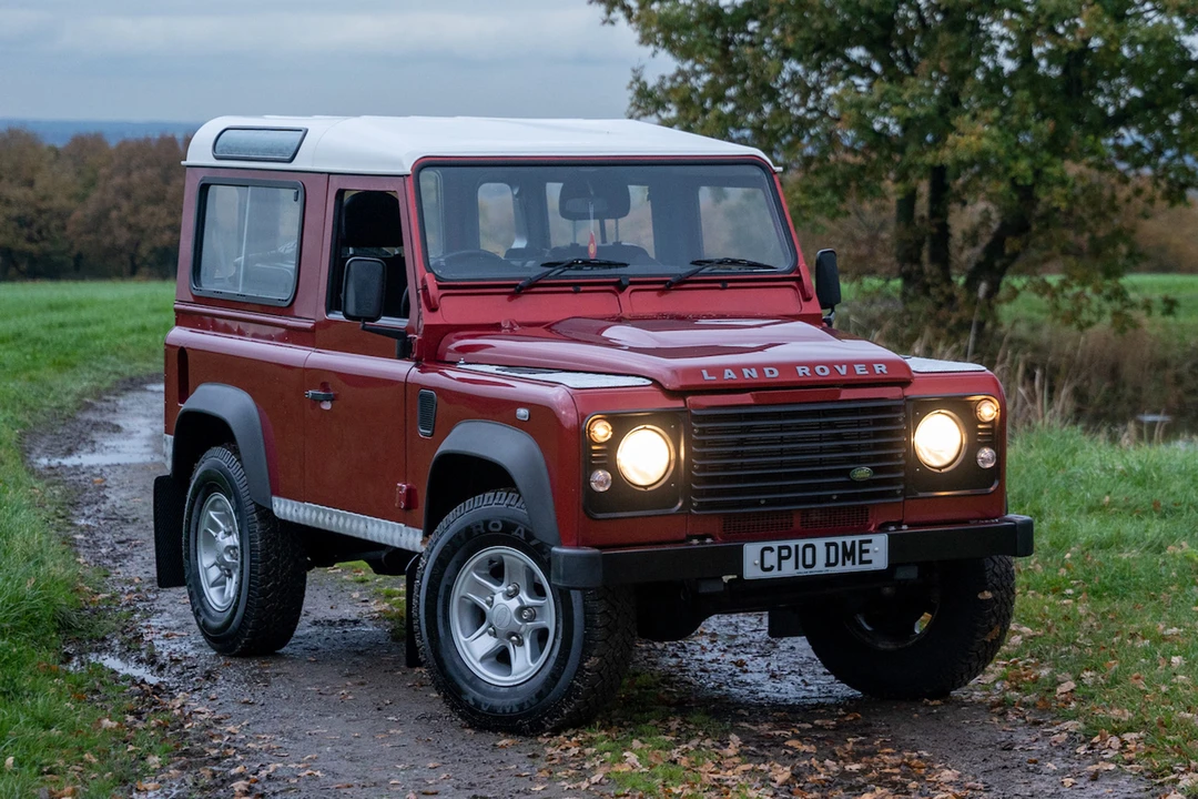 2010 Land Rover Defender 90 - Image 2 of 31