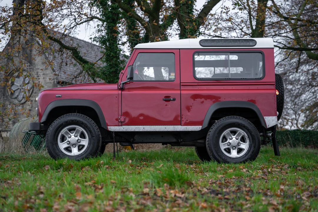 2010 Land Rover Defender 90 - Image 16 of 31