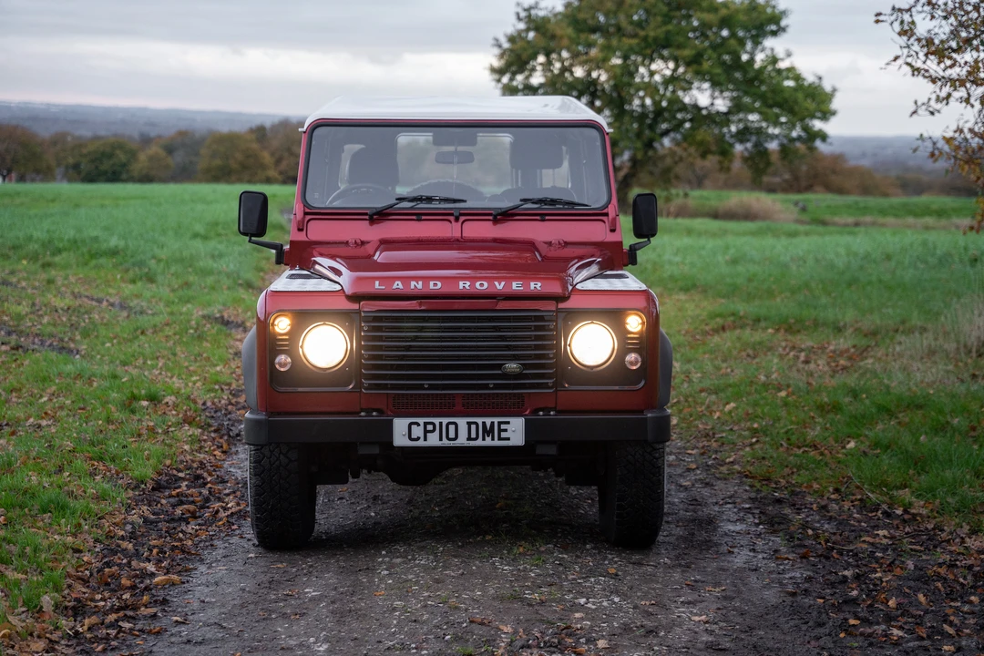 2010 Land Rover Defender 90 - Image 18 of 31