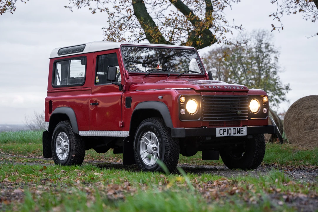 2010 Land Rover Defender 90 - Image 4 of 31