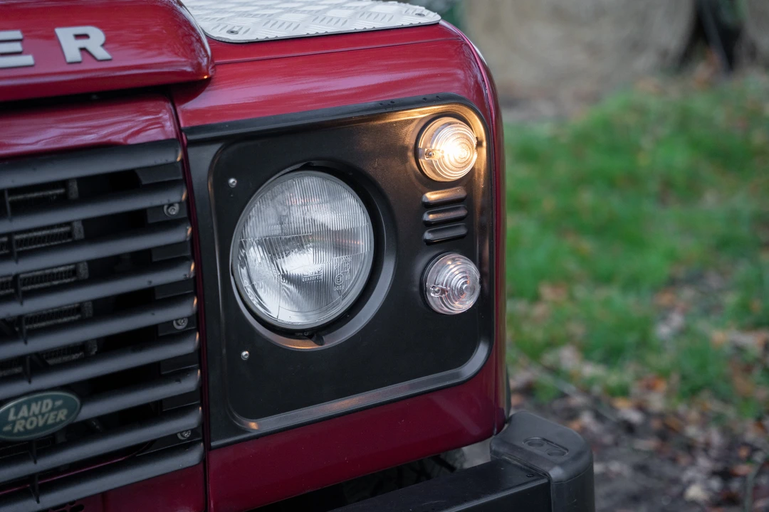2010 Land Rover Defender 90 - Image 29 of 31