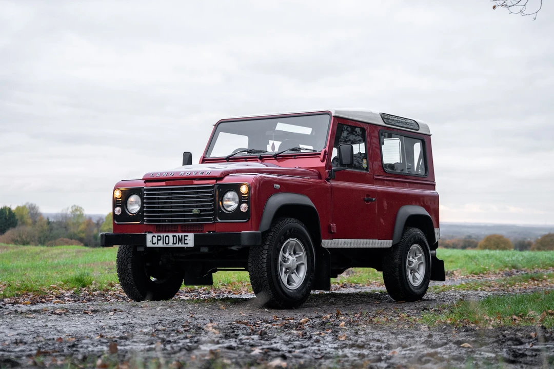 2010 Land Rover Defender 90 - Image 17 of 31