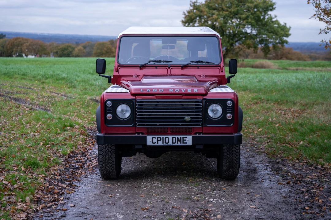 2010 Land Rover Defender 90 - Image 11 of 31