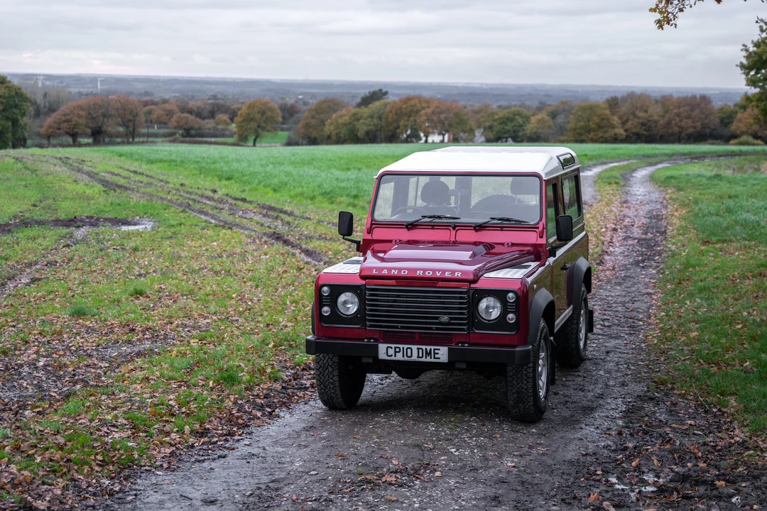 2010 Land Rover Defender 90 - Image 10 of 31