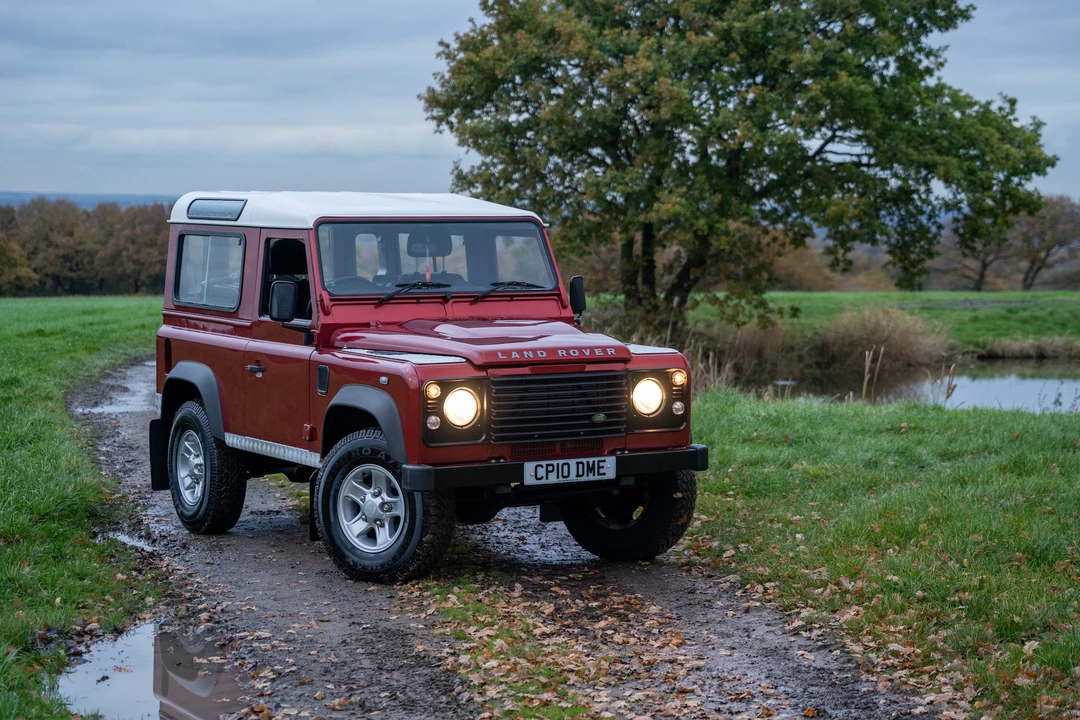 2010 Land Rover Defender 90 - Image 12 of 31