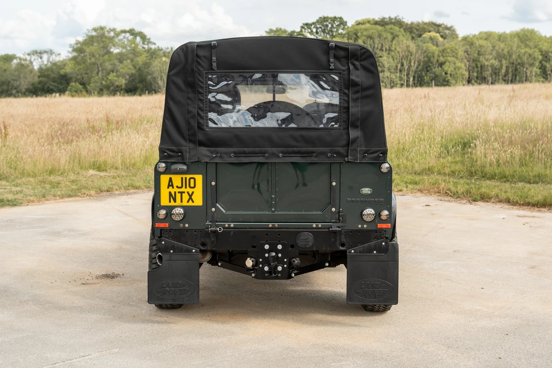 2010 Land Rover Defender 90 - Image 7 of 31