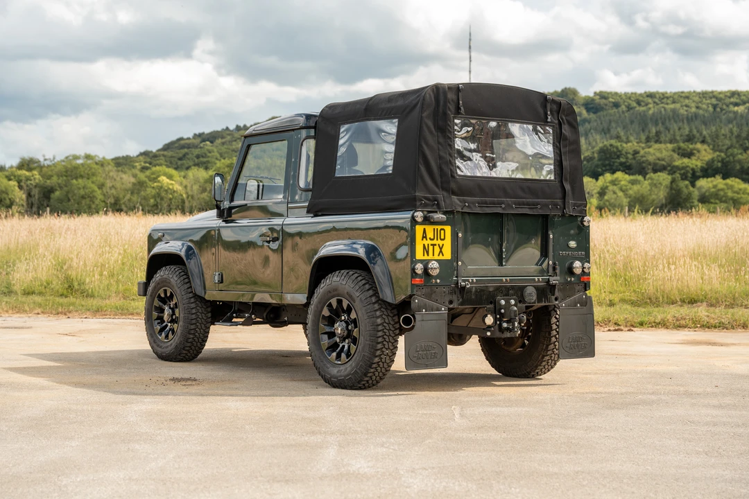 2010 Land Rover Defender 90 - Image 6 of 31