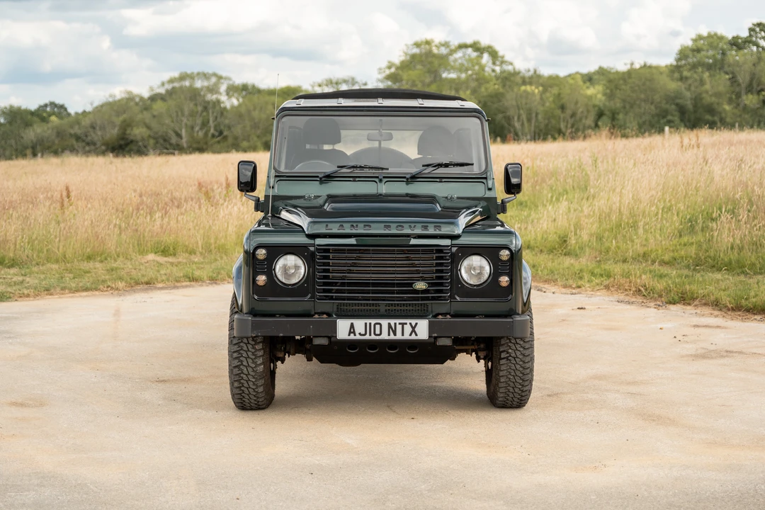 2010 Land Rover Defender 90 - Image 11 of 31