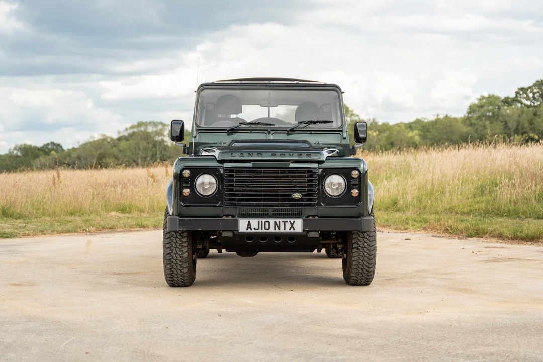 2010 Land Rover Defender 90 - Image 3 of 31