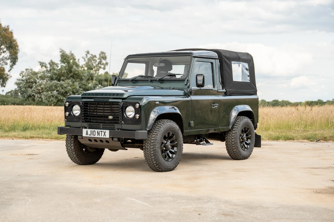 2010 Land Rover Defender 90 - Image 4 of 31