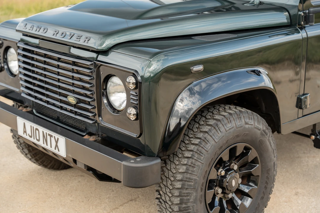 2010 Land Rover Defender 90 - Image 19 of 31