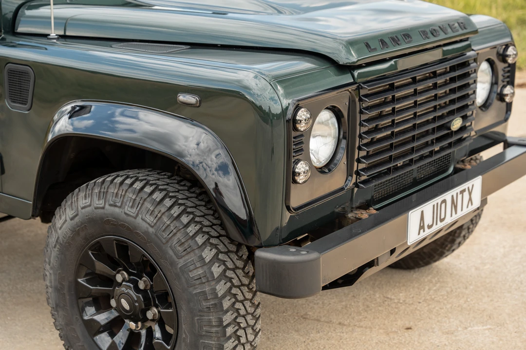 2010 Land Rover Defender 90 - Image 29 of 31