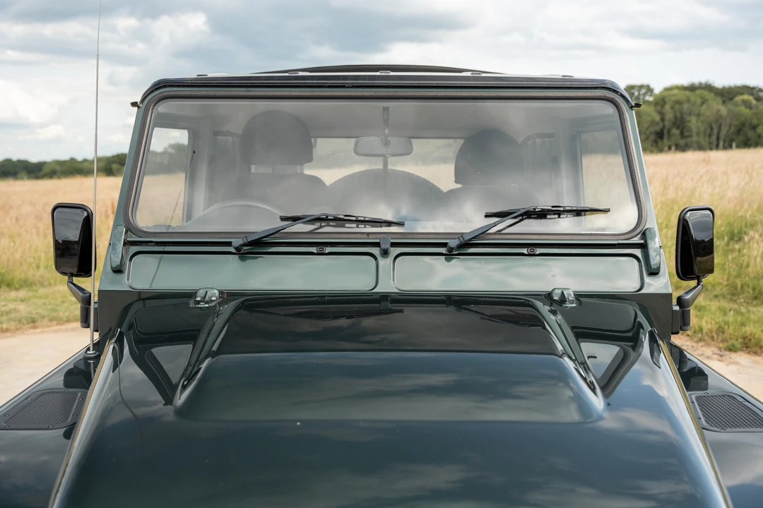 2010 Land Rover Defender 90 - Image 30 of 31