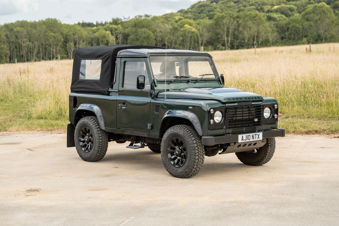 2010 Land Rover Defender 90 - Image 10 of 31