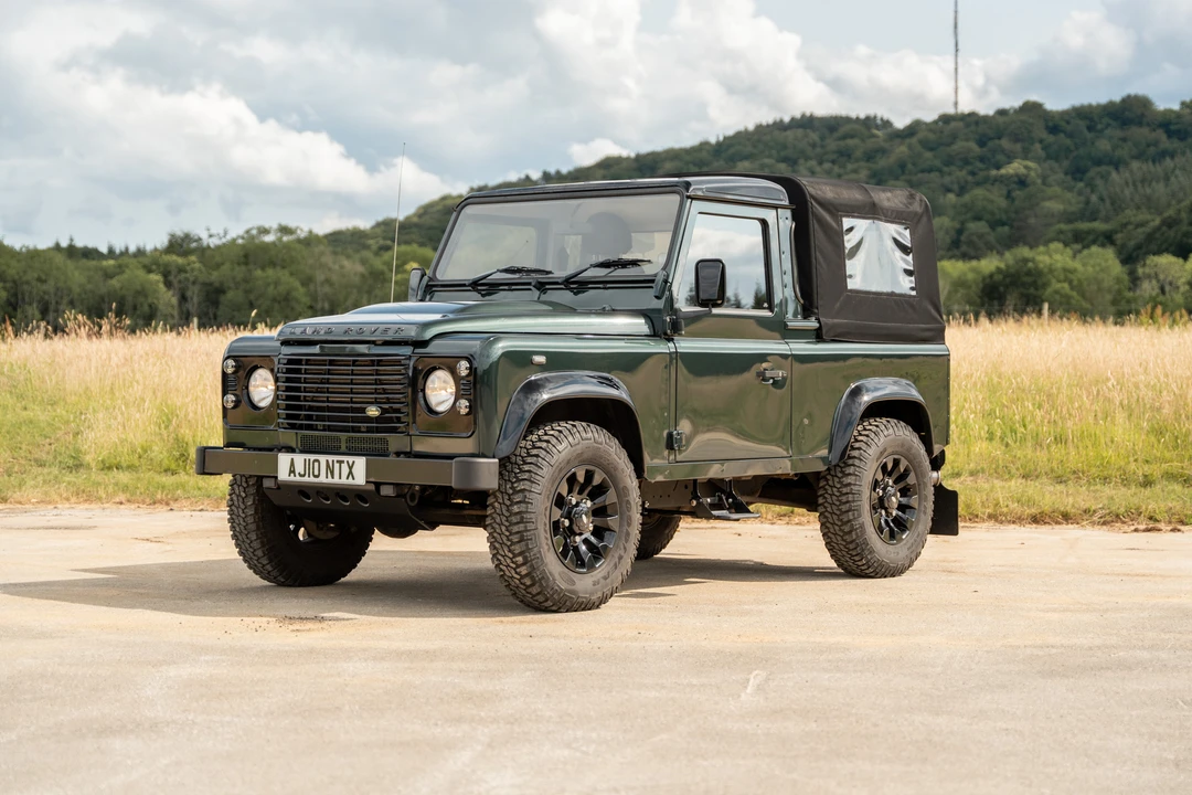2010 Land Rover Defender 90 - Image 12 of 31