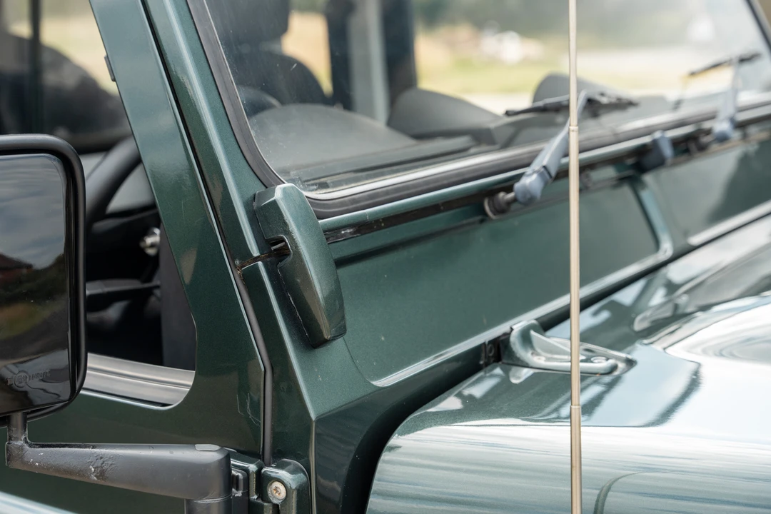 2010 Land Rover Defender 90 - Image 24 of 31