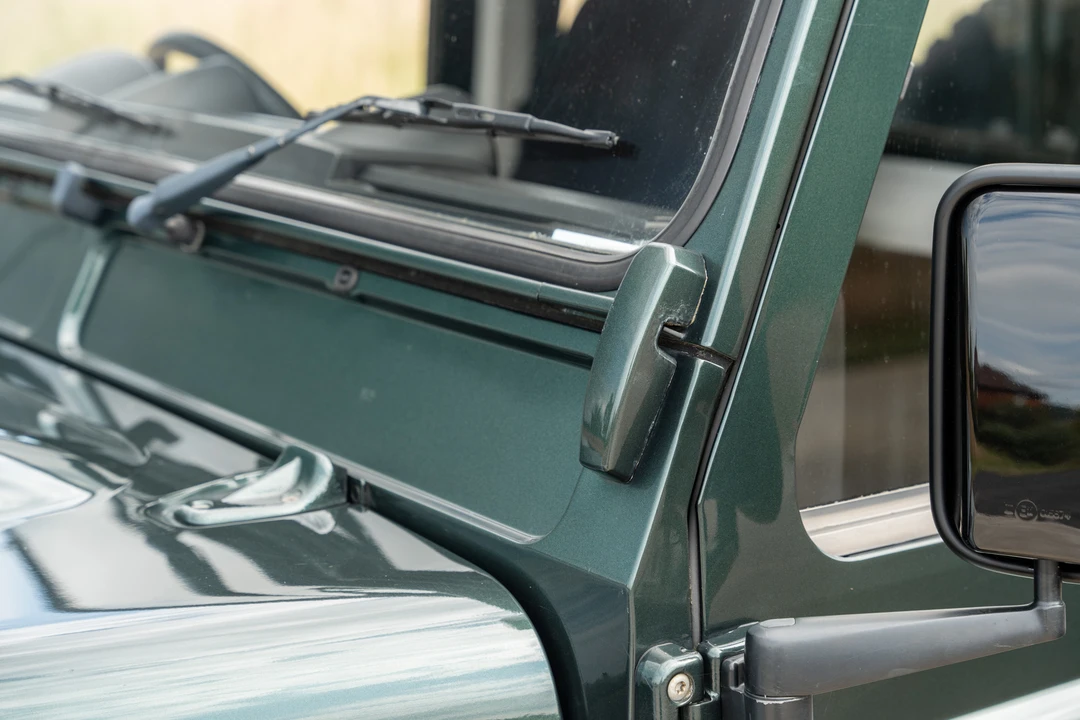 2010 Land Rover Defender 90 - Image 25 of 31