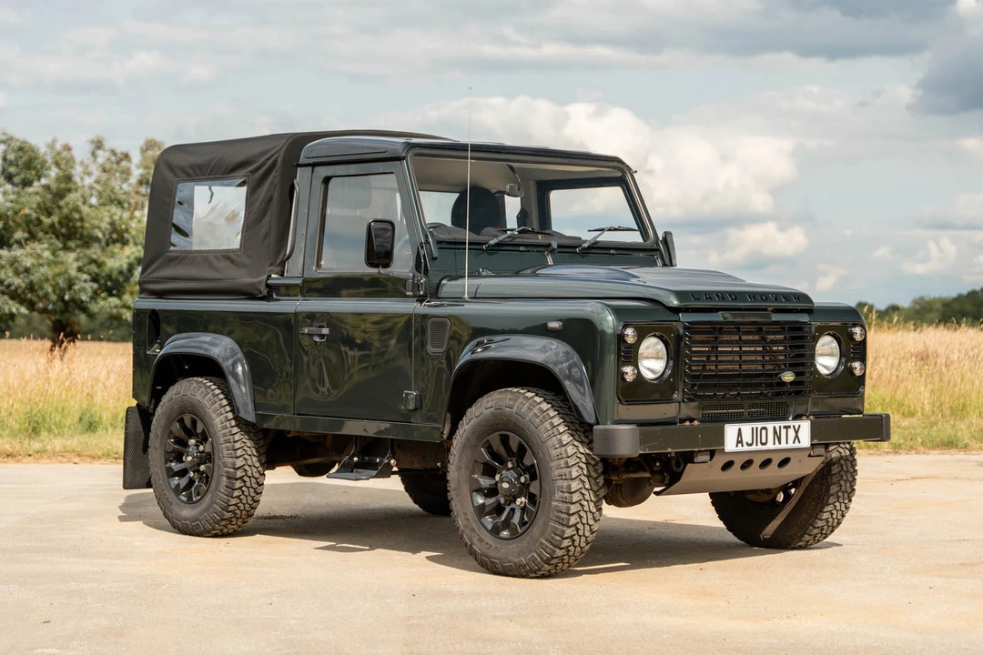 2010 Land Rover Defender 90 - Image 2 of 31