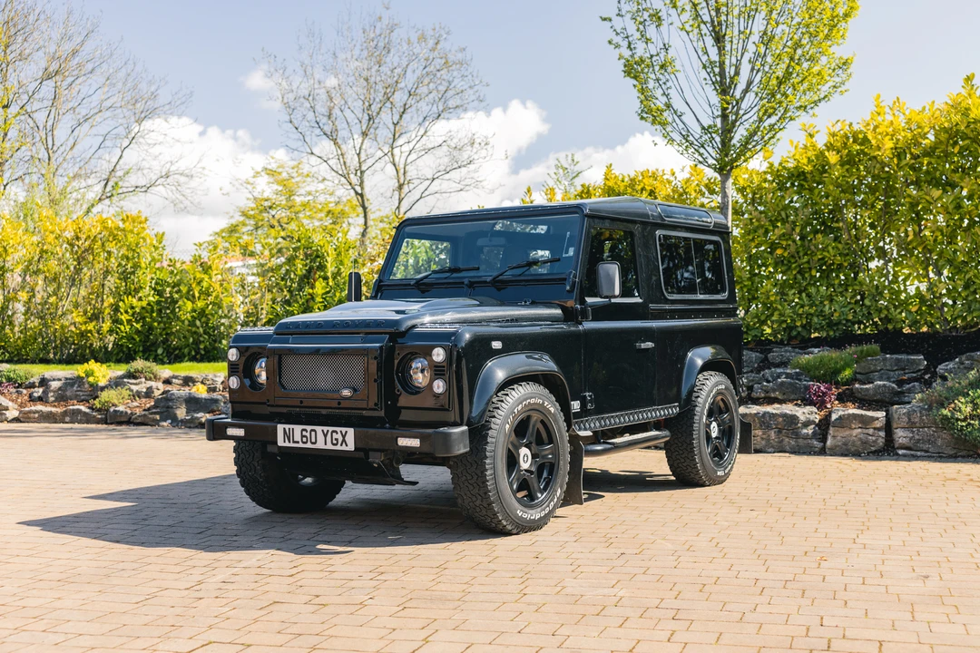 2010 Land Rover Defender 90 - Image 3 of 31