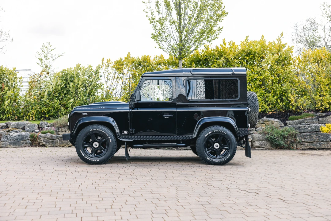2010 Land Rover Defender 90 - Image 10 of 31