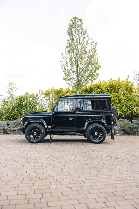 2010 Land Rover Defender 90 - Image 17 of 31