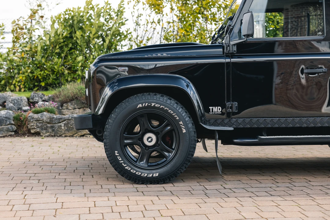 2010 Land Rover Defender 90 - Image 11 of 31