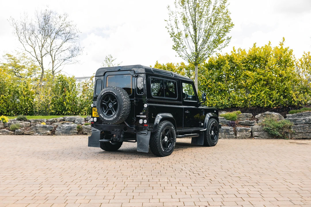 2010 Land Rover Defender 90 - Image 4 of 31